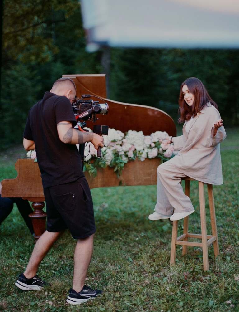 GEREGA випустила нову пісню "Why did you that?", у якій роздумує над феноменом зради