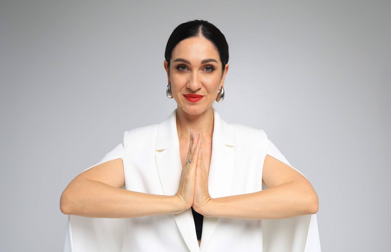 Марина Хмєловська представляє пісню-сповідь “Україна Духовна” про втрату дому та віру в повернення України Марина Хмєловська представляє пісню-сповідь “Україна Духовна” про втрату дому та віру в повернення України