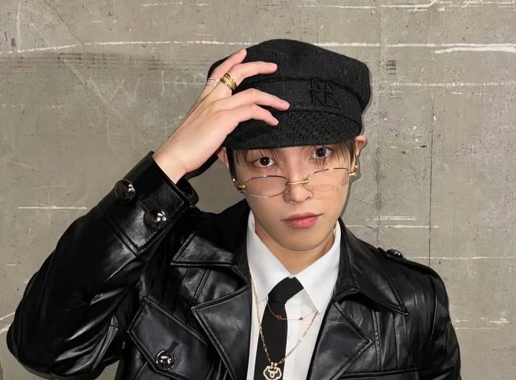 Зірка K-pop вийшов на сцену в кепі від Руслана Багінського