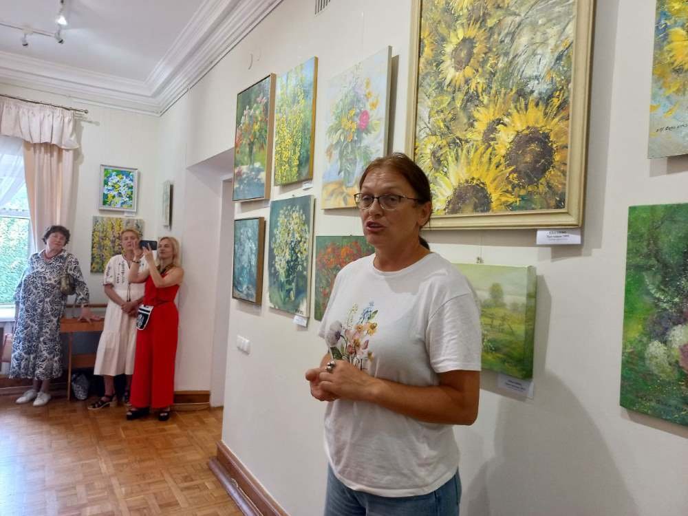 «Душа України» у фарбах літа: благодійна виставка “Коли квітне літо” в Музеї Гетьманства