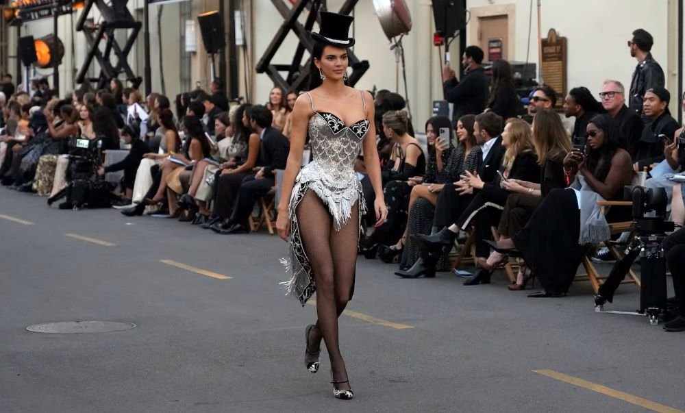 На культовій студії Paramount у Голлівуді пройшло феєричне Vogue World: Hollywood 2025 - подія, що об’єднала моду та кінематограф На культовій студії Paramount у Голлівуді пройшло феєричне Vogue World: Hollywood 2025 - подія, що об’єднала моду та кінематограф