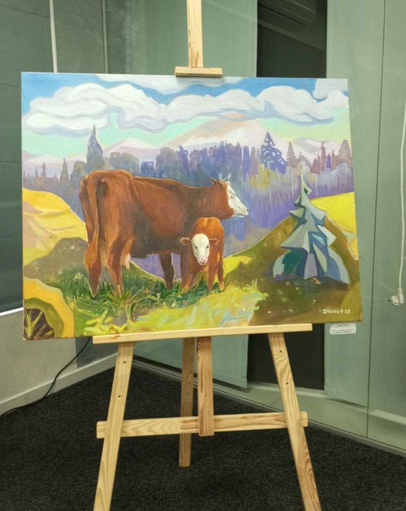 Коли мистецтво говорить мовою любові: у Києві презентували виставку “Поруч з нами”