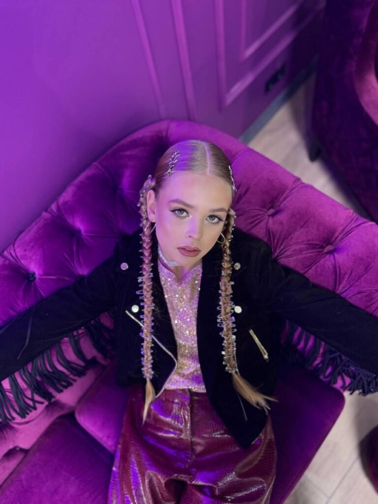 Новий голос молодої України: Еліна Ковбас випустила дебютний трек