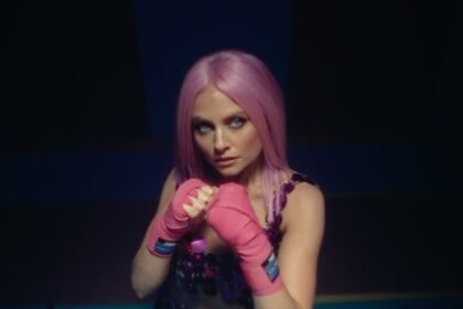 «Навіть якщо болить – не втрачайте себе»: співачка SVITLA про нову пісню «Kryzhana» «Навіть якщо болить – не втрачайте себе»: співачка SVITLA про нову пісню «Kryzhana»