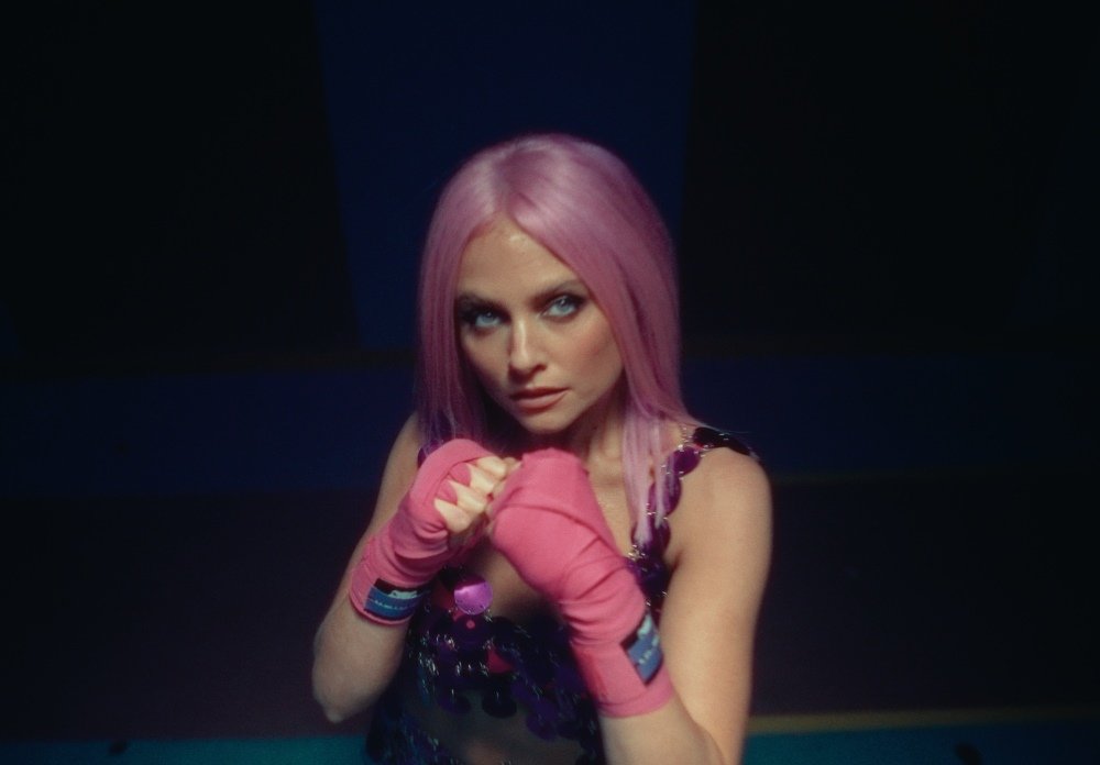 «Навіть якщо болить – не втрачайте себе»: співачка SVITLA про нову пісню «Kryzhana»