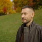 «Дитинство» Андрія Кравченка: ностальгія, біль і сила пам’яті у новому треку артиста «Дитинство» Андрія Кравченка: ностальгія, біль і сила пам’яті у новому треку артиста