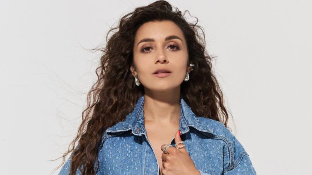 Зворушливо і ритмічно: Liya Li презентувала пісню «Тато» — присвяту найріднішій людині у світі