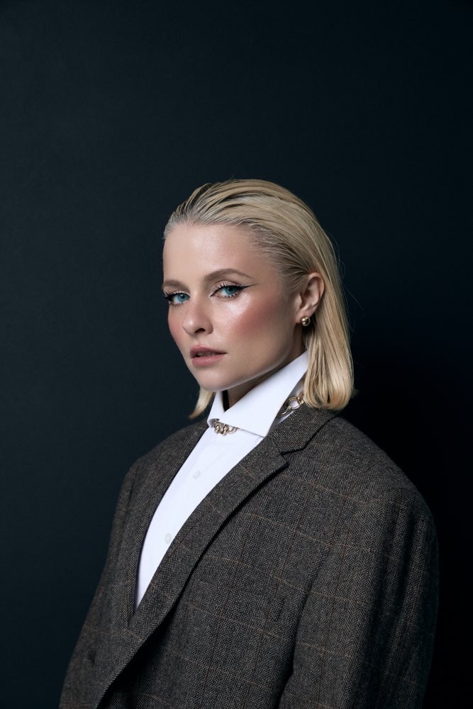 «Навіть якщо болить – не втрачайте себе»: співачка SVITLA про нову пісню «Kryzhana»