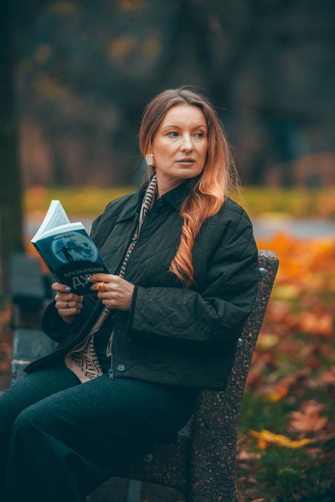 Осінь, що зцілює: внутрішня опора, турбота про себе та жіночий баланс в образі Юлії Троцько  (“Осінь у стилі”)