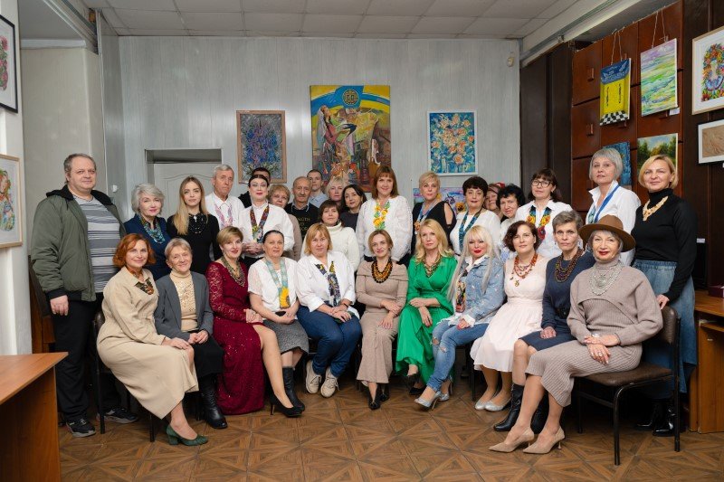 Міжкультурний діалог у дії: презентовано українсько-азербайджанську виставку живопису, дизайну та моди в Києві “Калейдоскоп кольорів”