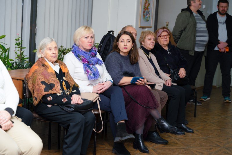 Міжкультурний діалог у дії: презентовано українсько-азербайджанську виставку живопису, дизайну та моди в Києві “Калейдоскоп кольорів”