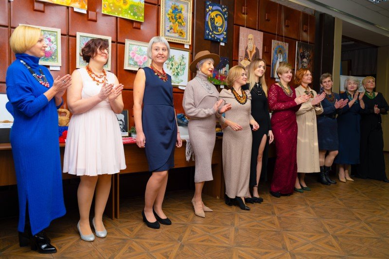 Міжкультурний діалог у дії: презентовано українсько-азербайджанську виставку живопису, дизайну та моди в Києві “Калейдоскоп кольорів”