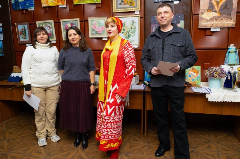 Міжкультурний діалог у дії: презентовано українсько-азербайджанську виставку живопису, дизайну та моди в Києві “Калейдоскоп кольорів”