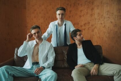 DVA випустили “Подаруй” – музику для зимових вечорів DVA випустили “Подаруй” – музику для зимових вечорів