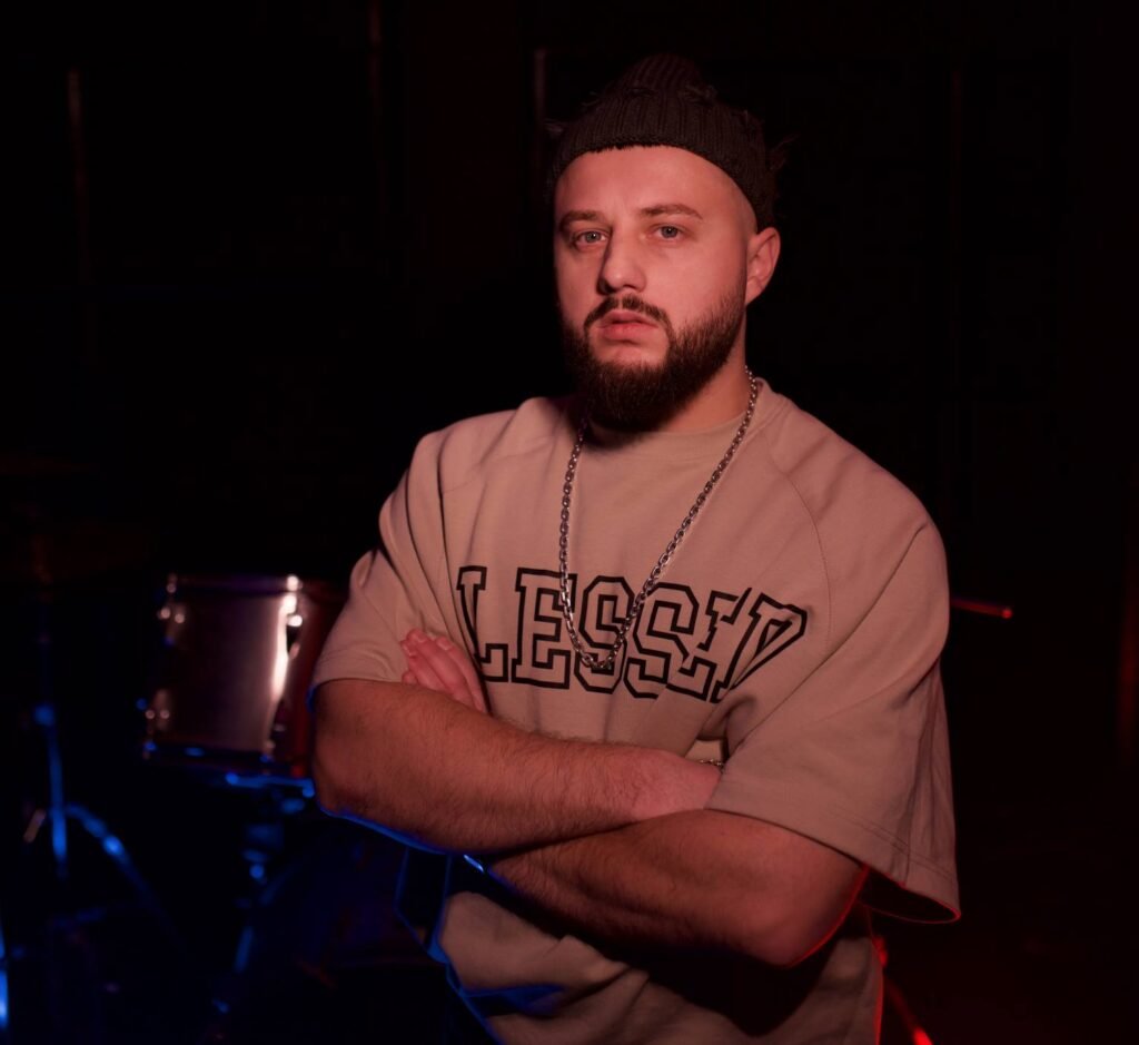 «Мудак» — новий pop punk rock реліз MoNaKiss про кохання, що не витримало реальності