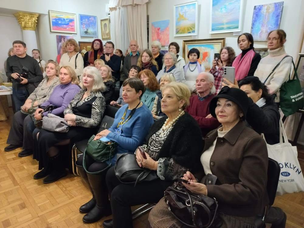 Душа України у полотнах: благодійна виставка ангельських образів у Києві