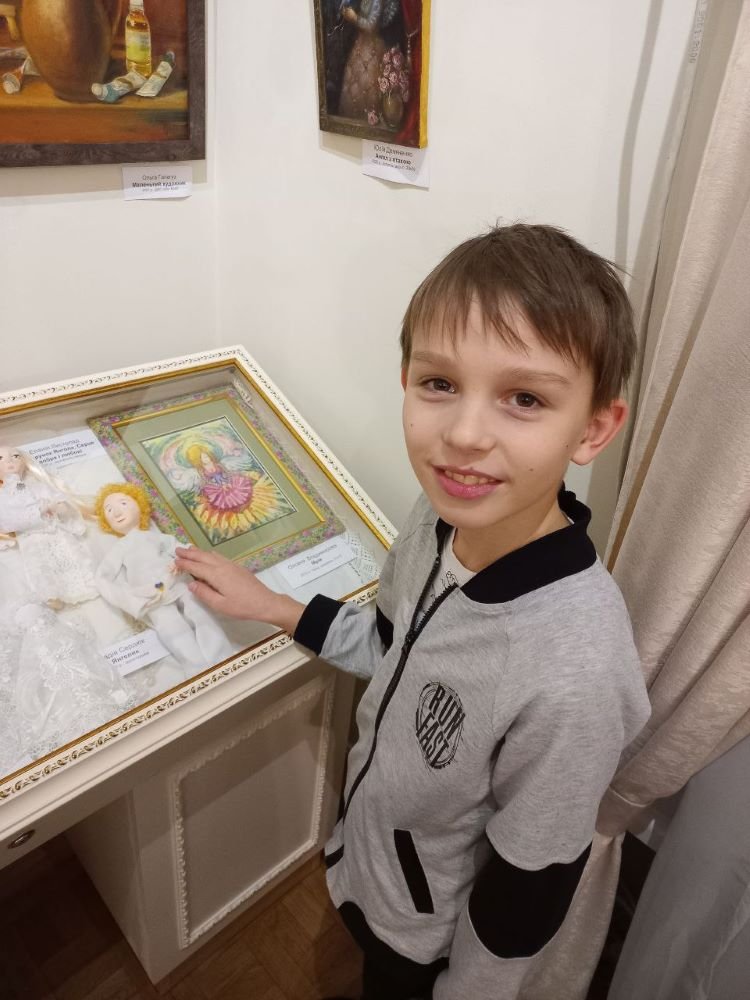 Душа України у полотнах: благодійна виставка ангельських образів у Києві