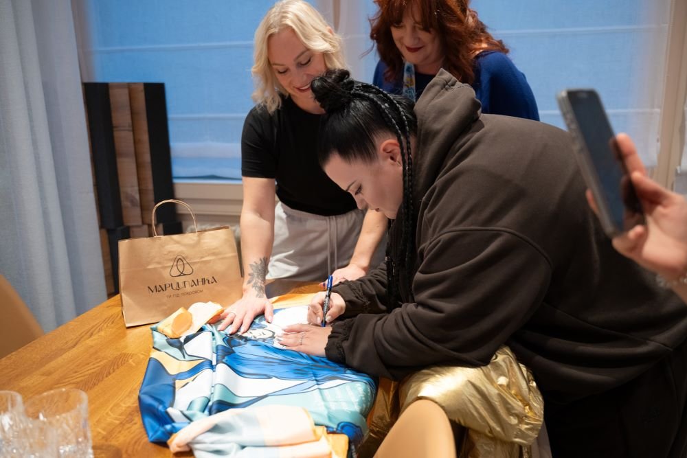 Коли хустка стає покровом любові, пам’яті й жіночої сили: розмова із власницями бренду "Marcipanka” Наталією Рибар та Вікторією  Швардак