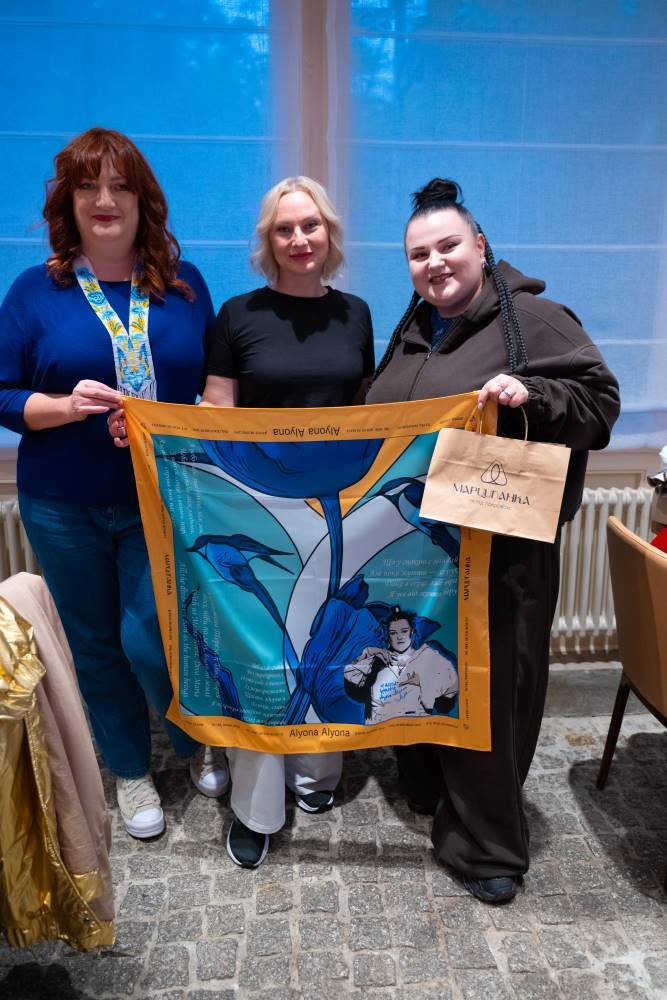 Коли хустка стає покровом любові, пам’яті й жіночої сили: розмова із власницями бренду "Marcipanka” Наталією Рибар та Вікторією  Швардак