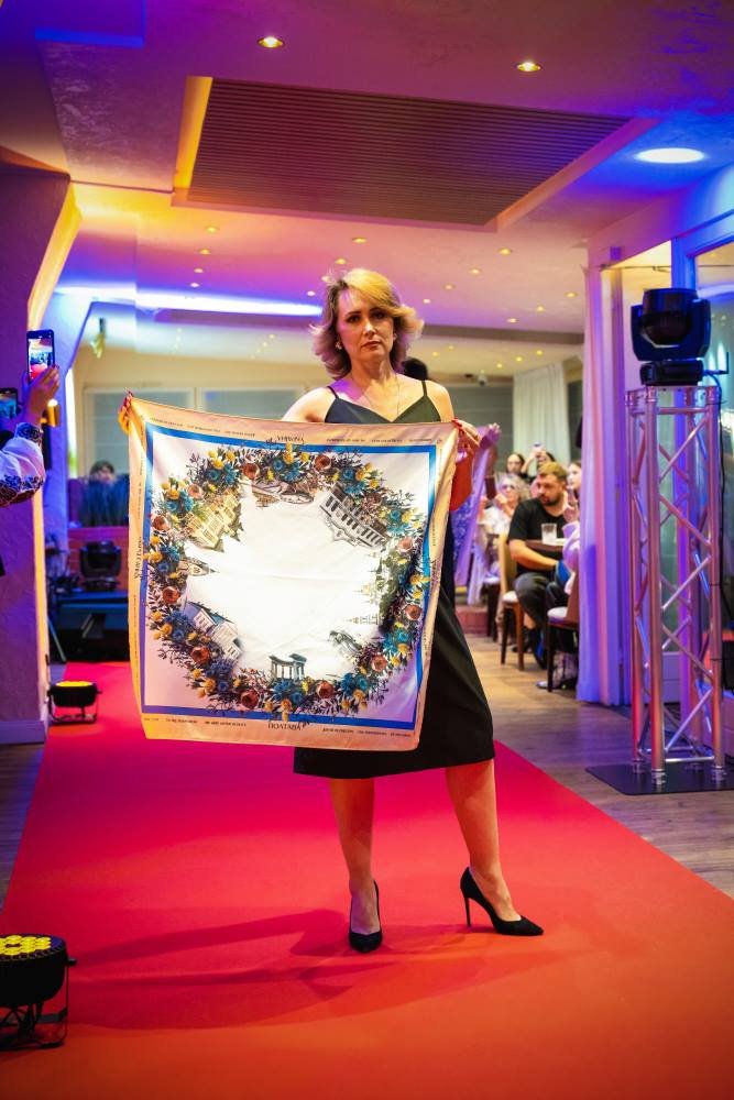 Коли хустка стає покровом любові, пам’яті й жіночої сили: розмова із власницями бренду "Marcipanka” Наталією Рибар та Вікторією  Швардак