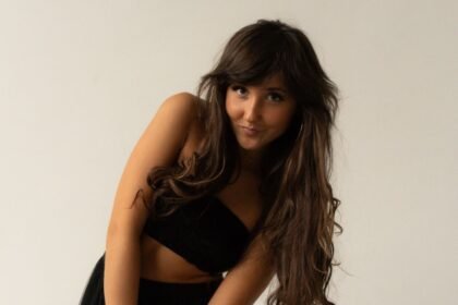 VICTORIA NIRO випускає україно-англійський трек “In the Dark” та заявляє про наміри підкорювати Європу VICTORIA NIRO випускає україно-англійський трек “In the Dark” та заявляє про наміри підкорювати Європу