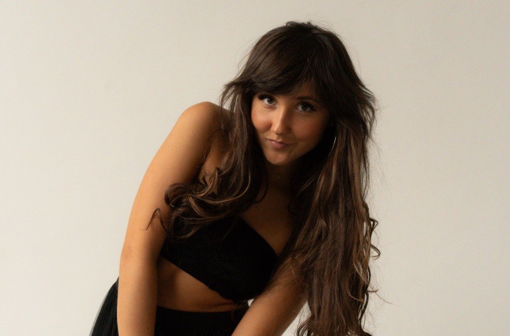 VICTORIA NIRO випускає україно-англійський трек “In the Dark” та заявляє про наміри підкорювати Європу