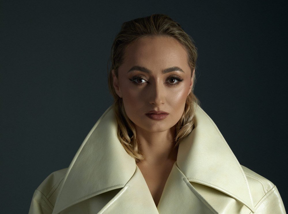 Композиція “Light in Us” від TINA PETRIV: про силу духу, віру та світло всередині людини