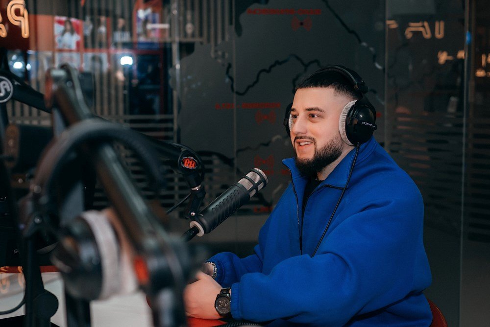 MoNaKiss уперше вийшов в ефір радіо та телебачення