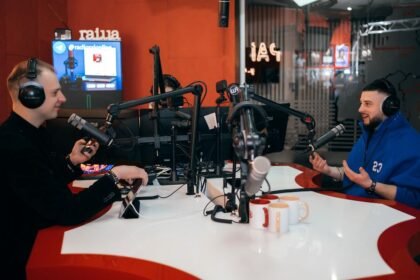 MoNaKiss уперше вийшов в ефір радіо та телебачення