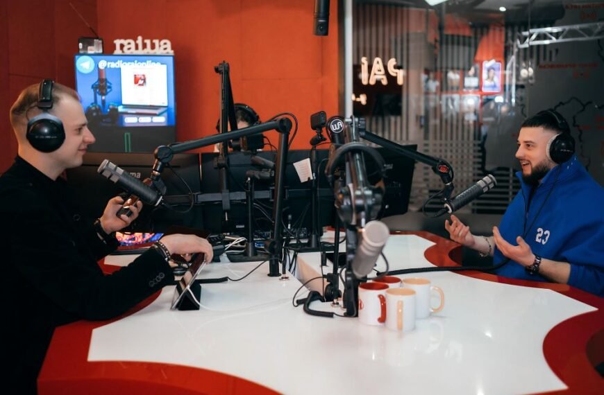 MoNaKiss уперше вийшов в ефір радіо та телебачення