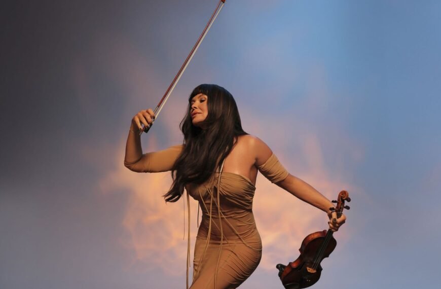 Ассія Ахат повертається на українську сцену з піснею «ALLO»