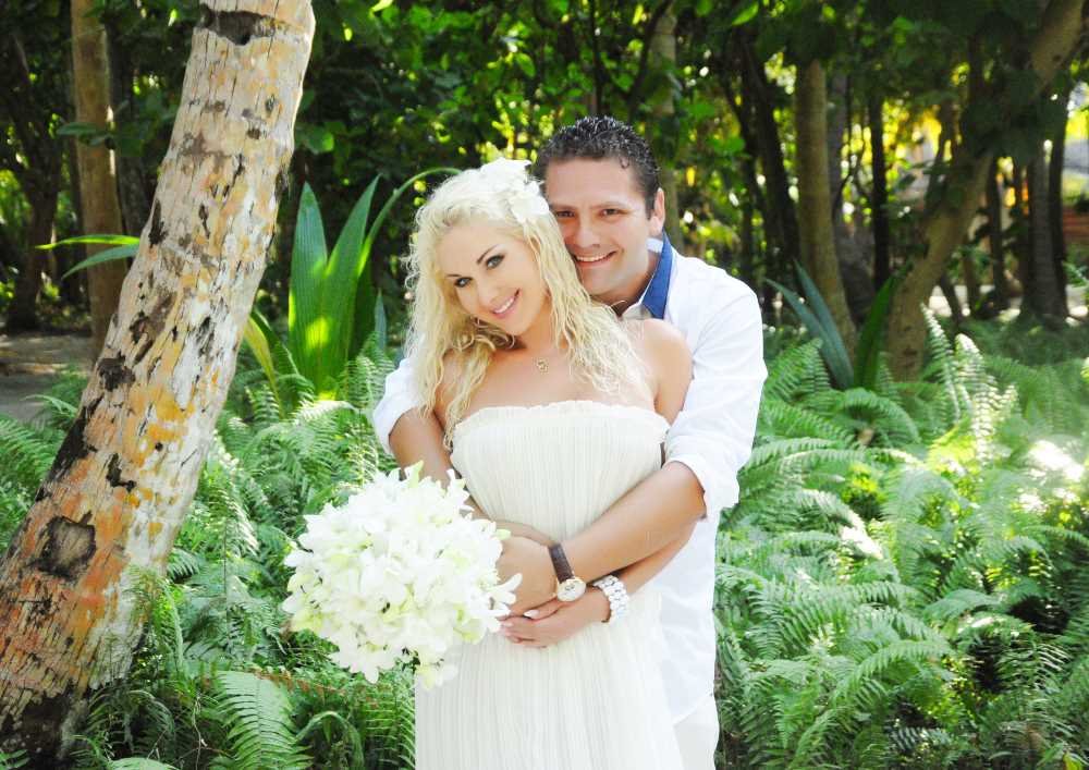 Катерина Бужинська оригінально привітала чоловіка з 12-річницею шлюбу