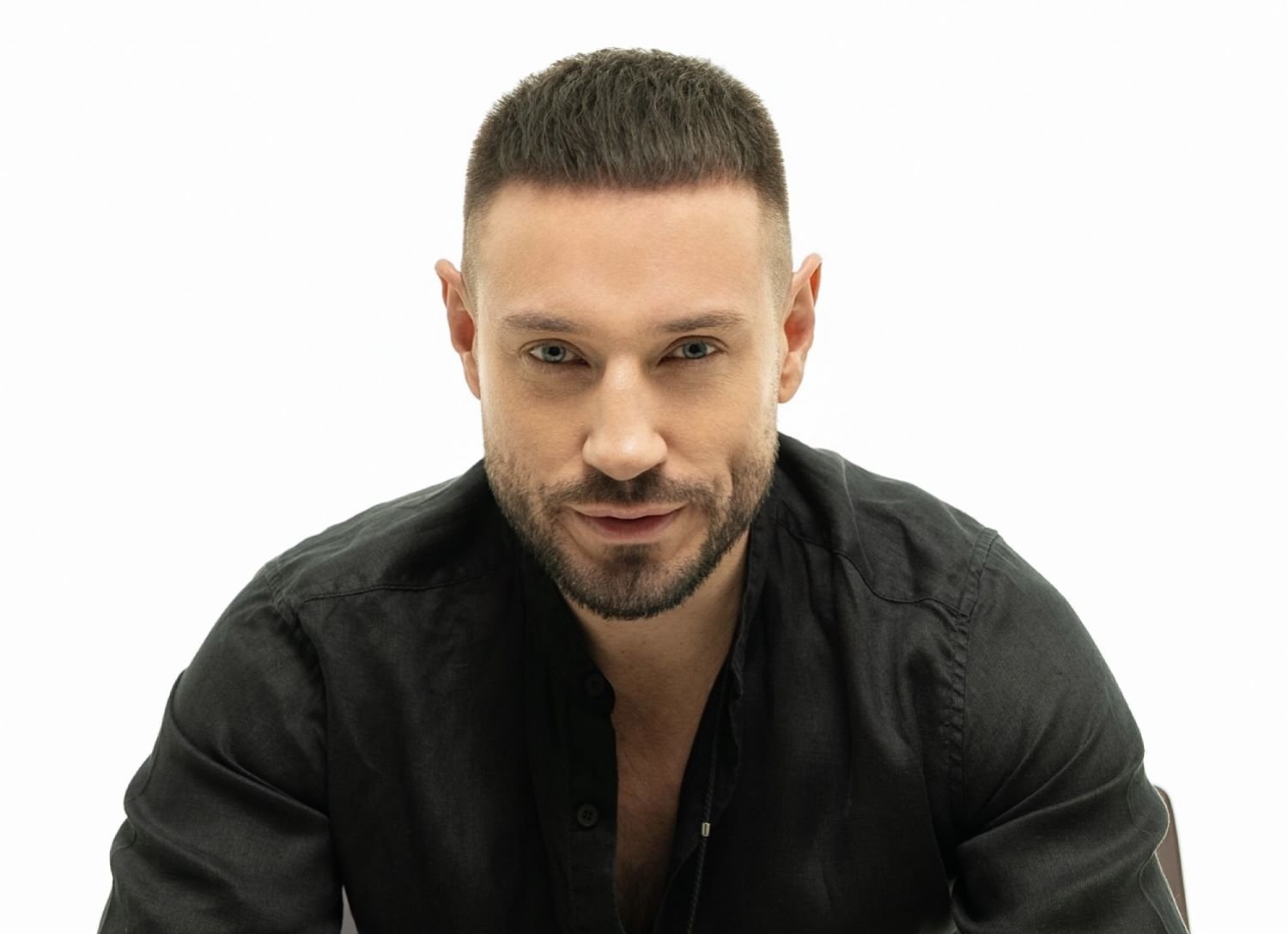 Андрій Кравченко презентує новий хіт «Золоті слова» — пісню, яку вже співають тисячі слухачів