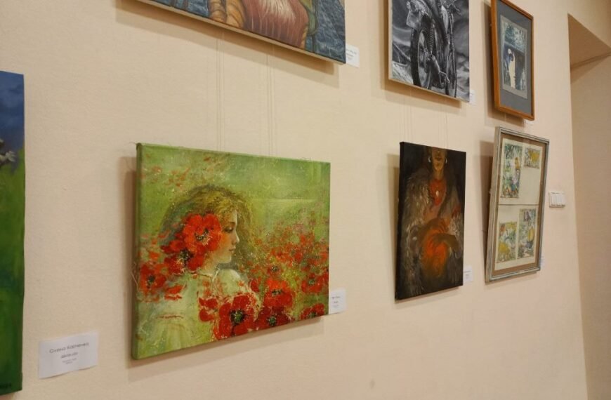 «Світло жінки»: у Літературно-меморіальному музеї-квартирі П.Г.Тичини представили благодійну експозицію живопису