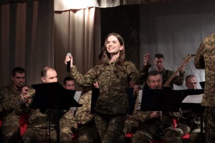 Військова та артистка Вікторія Сімонова презентувала композицію «Мамина сила», присвячену материнській любові