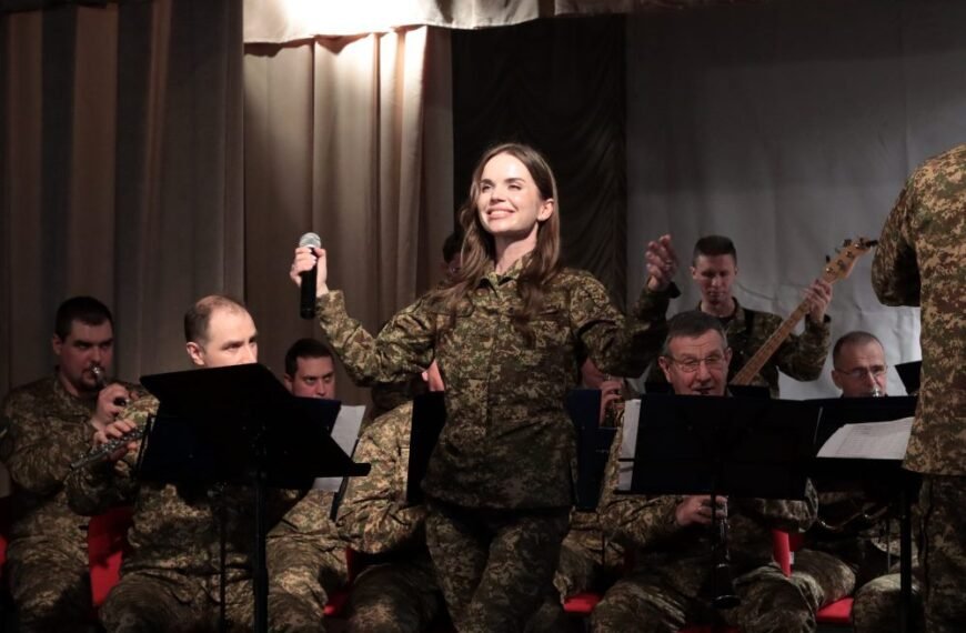 Військова та артистка Вікторія Сімонова презентувала композицію «Мамина сила», присвячену материнській любові