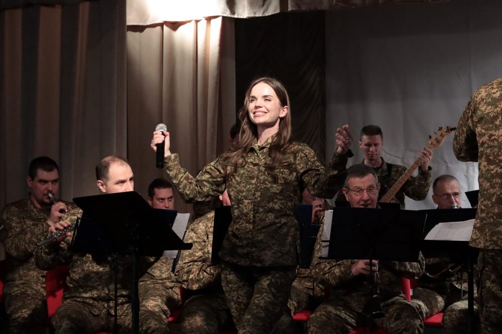 Військова та артистка Вікторія Сімонова презентувала композицію «Мамина сила», присвячену материнській любові