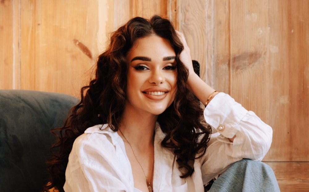 Кохання після розчарувань і компромісів: ALINA FEELS показала новий весняний трек