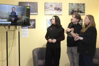 «Оглушлива тиша»: у Вишгороді відкрили фотовиставку про українських військовополонених «Оглушлива тиша»: у Вишгороді відкрили фотовиставку про українських військовополонених