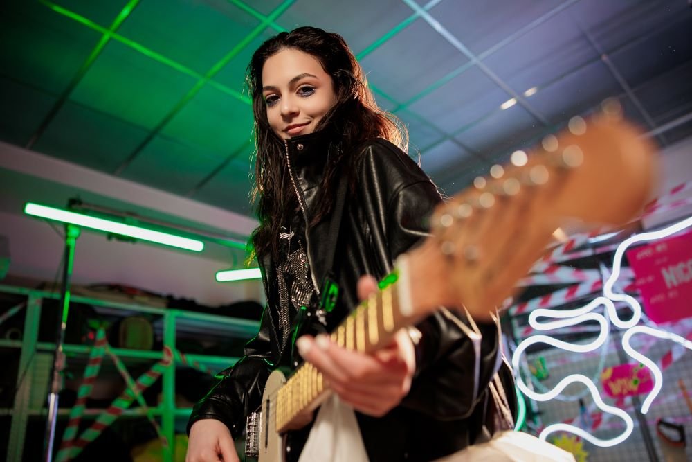 NICOLE презентує новий сингл «Хто я?» — чесну розмову з собою крізь музику