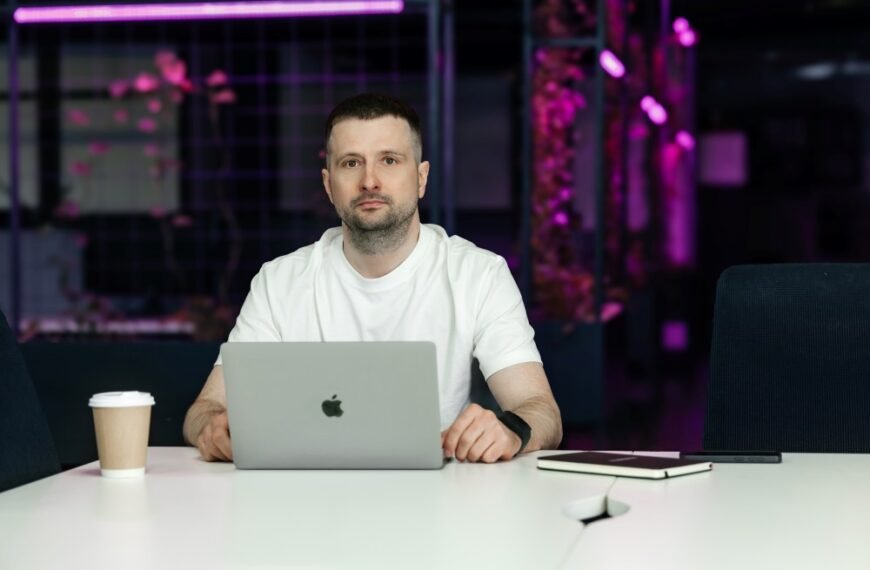 Сергій Тіханов: «У 15 років я вже відповідав за ціле місто» — про дитинство, роботу і перші гроші