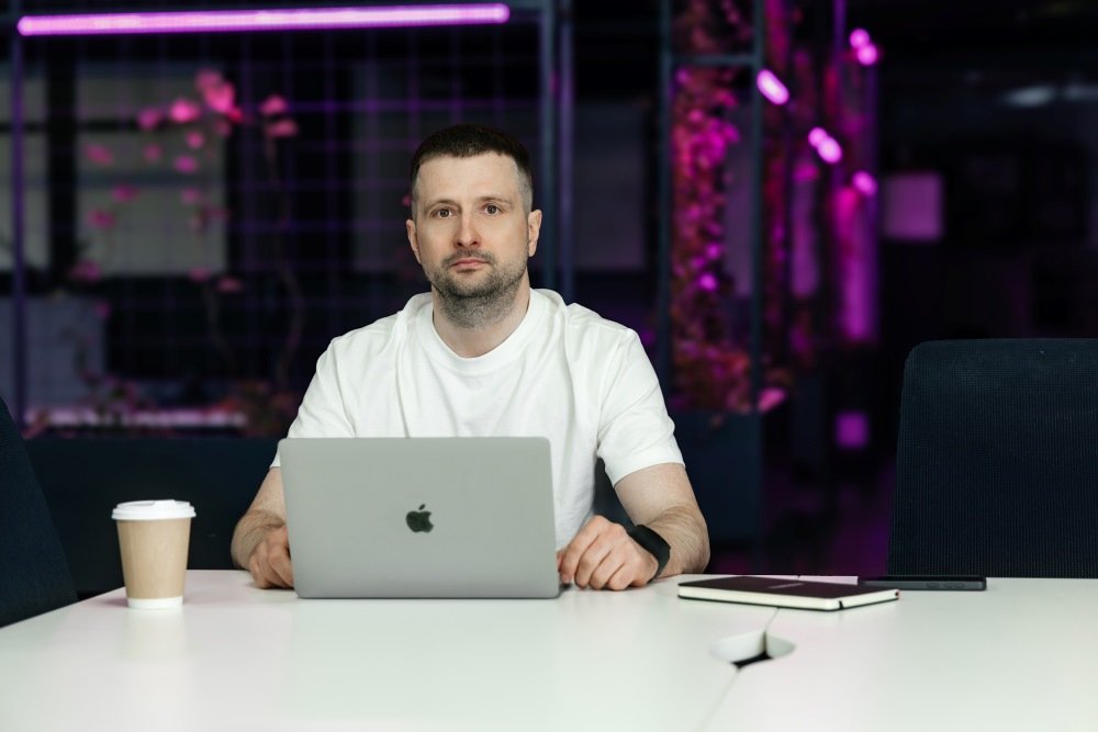 Сергій Тіханов: «У 15 років я вже відповідав за ціле місто» — про дитинство, роботу і перші гроші