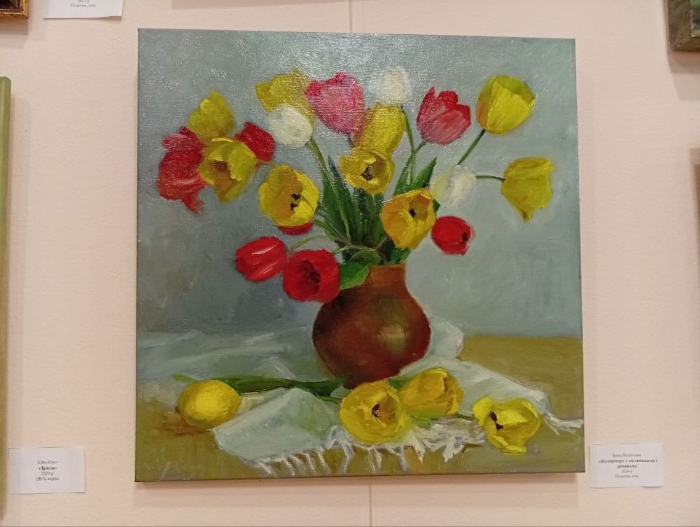 Весняний вернісаж у серці Києва: виставка «Весна красна» об’єднала митців і благодійників