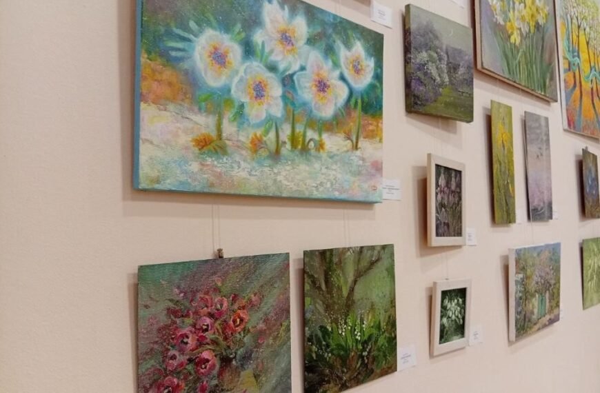 Весняний вернісаж у серці Києва: виставка «Весна красна» об’єднала митців і благодійників