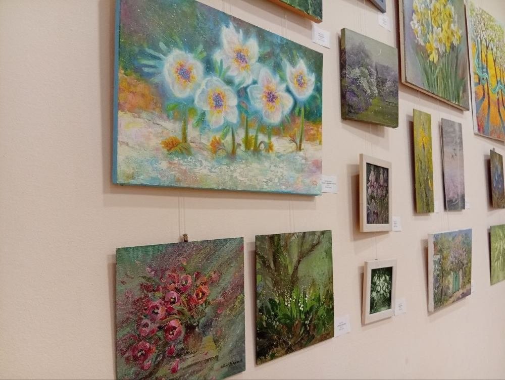 Весняний вернісаж у серці Києва: виставка «Весна красна» об’єднала митців і благодійників Весняний вернісаж у серці Києва: виставка «Весна красна» об’єднала митців і благодійників