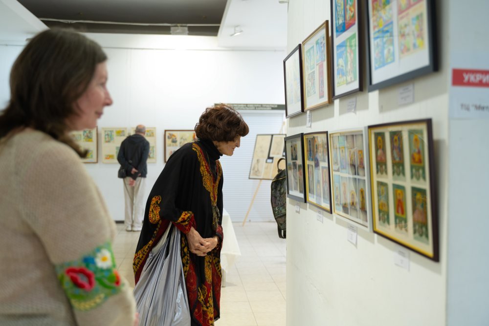 Самобутній світ Анатолія Фролова: у галереї «Митець» відкрилася персональна виставка художника