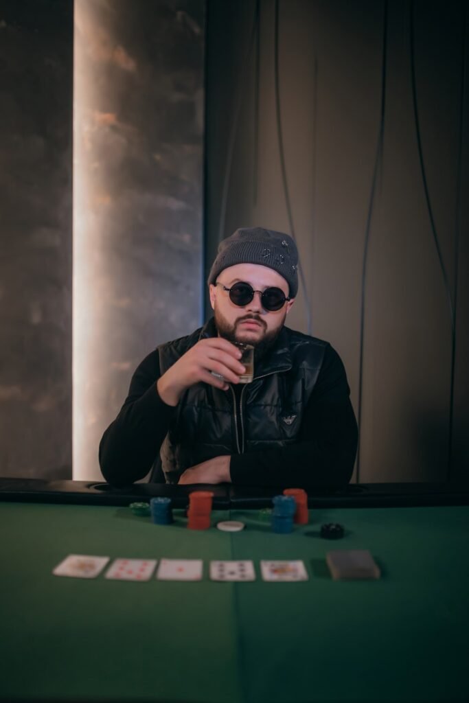 MoNaKiss випустив «Тільки Іскри» та показав кліп у стилі казино