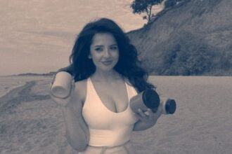 «море хвилюється раз»: Вдумлива презентує дебютну пісню про почуття, що зупиняють час