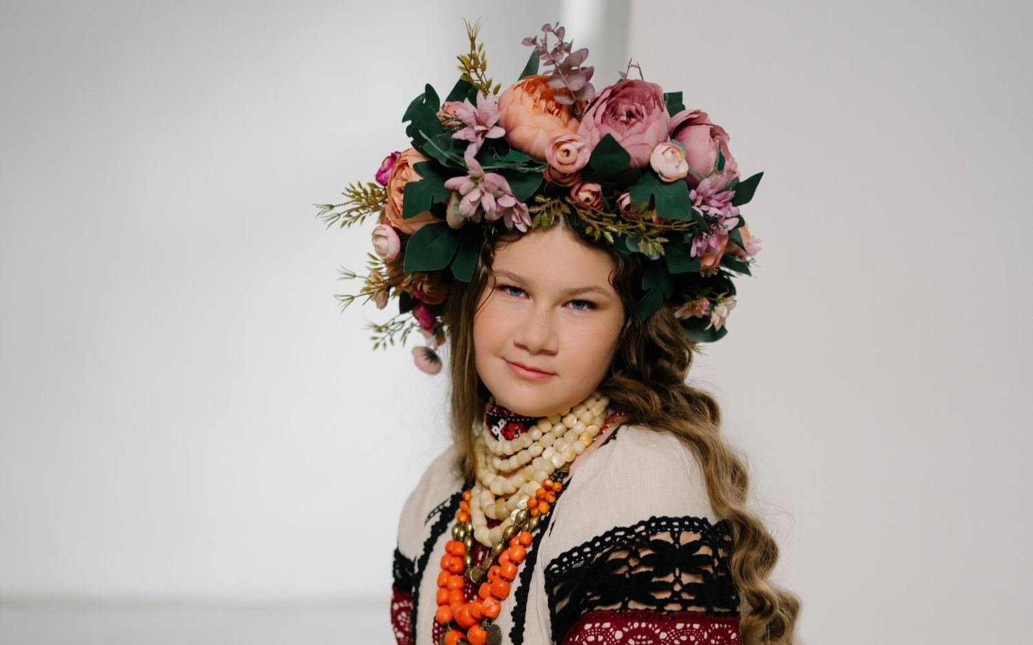 Amalia випустила нову пісню «Пам’ятаю» про Україну, родину та рідне коріння Amalia випустила нову пісню «Пам’ятаю» про Україну, родину та рідне коріння
